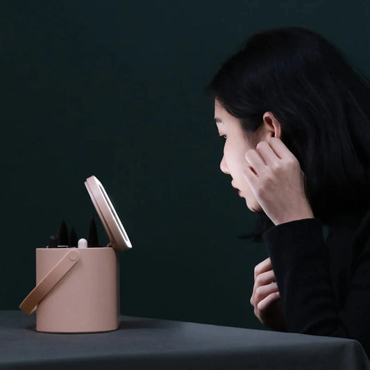 💡 Espejo de Maquillaje LED Portátil con Caja Cosmética – Diseño Plegable y Luz Ajustable ™